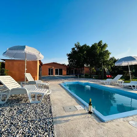 Villa Dora House With Wifi And Outdoor Swimming Pool à Pula Extérieur photo
