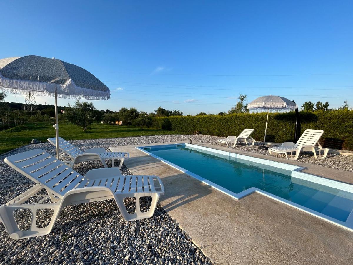 Hébergement de vacances Dora House With Wifi And Outdoor Swimming Pool *