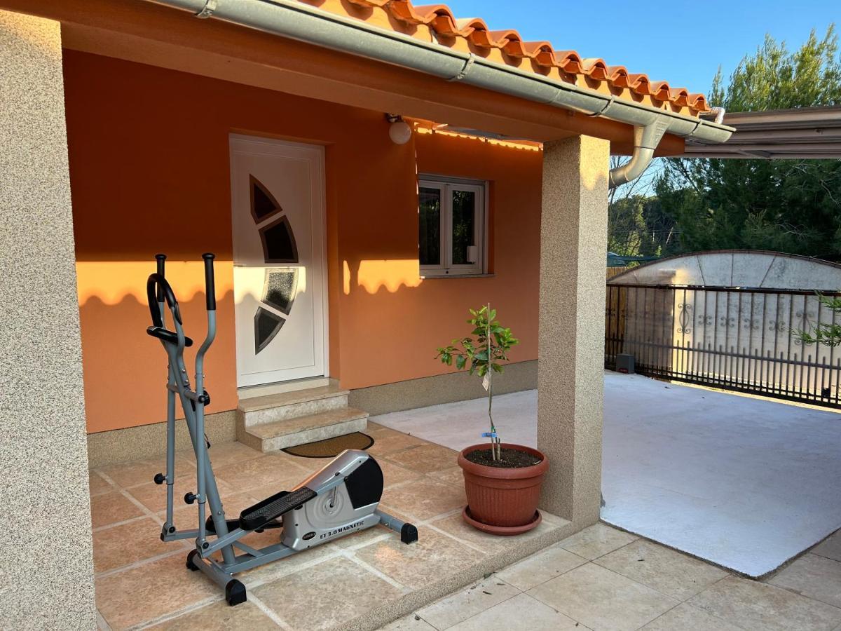 Dora House With Wifi And Outdoor Swimming Pool Hébergement de vacances *