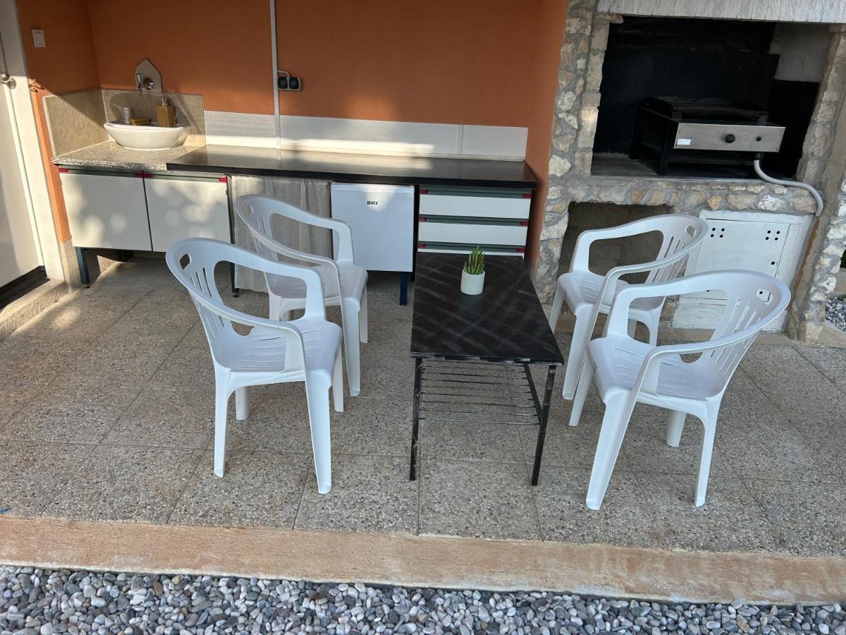 Hébergement de vacances Dora House With Wifi And Outdoor Swimming Pool