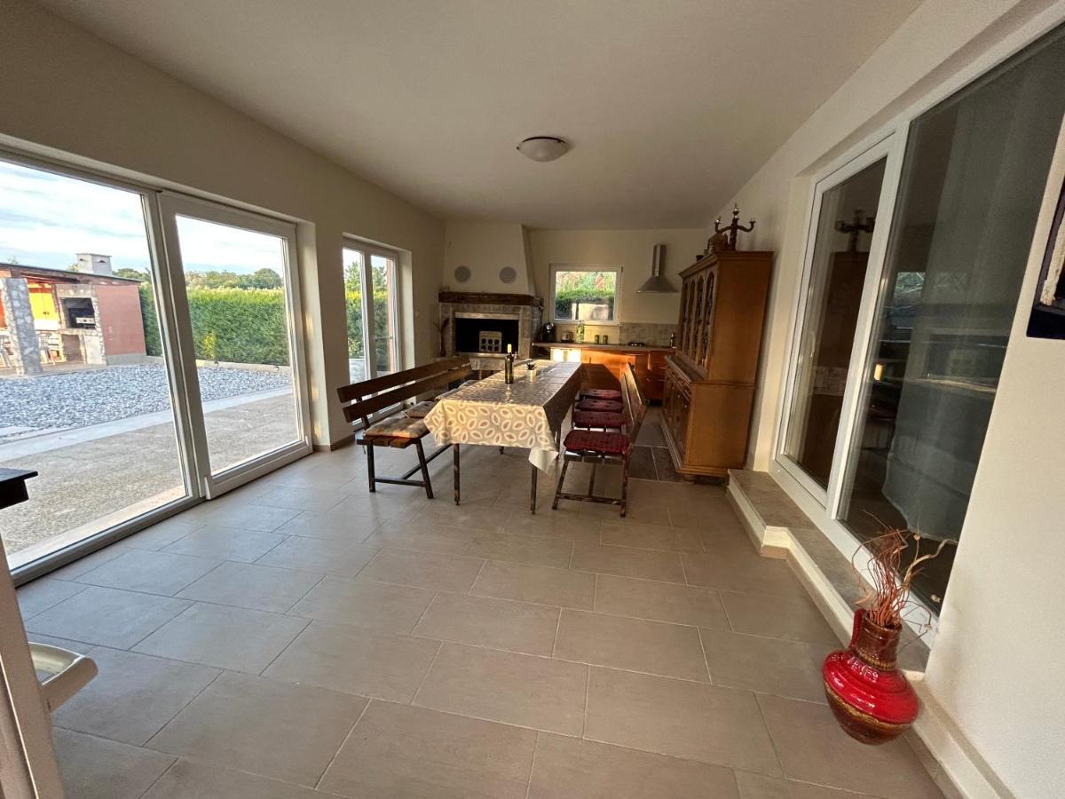 Dora House With Wifi And Outdoor Swimming Pool Hébergement de vacances