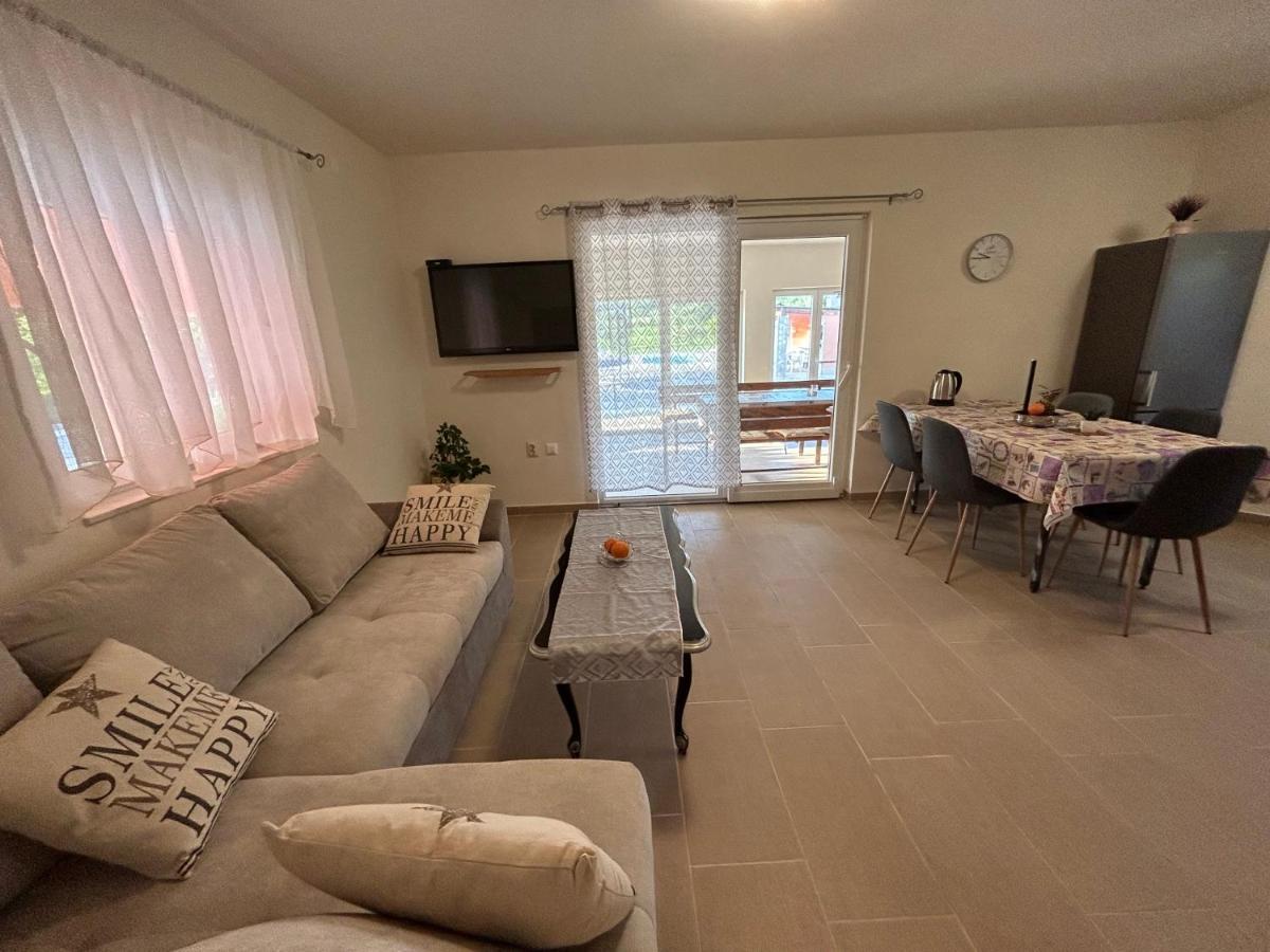 Dora House With Wifi And Outdoor Swimming Pool Hébergement de vacances