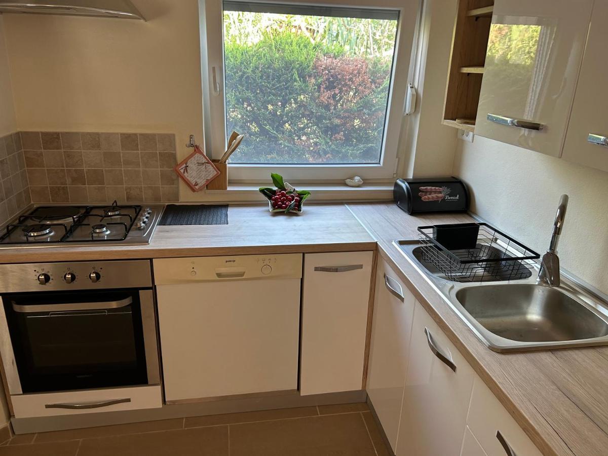Dora House With Wifi And Outdoor Swimming Pool Hébergement de vacances Pula
