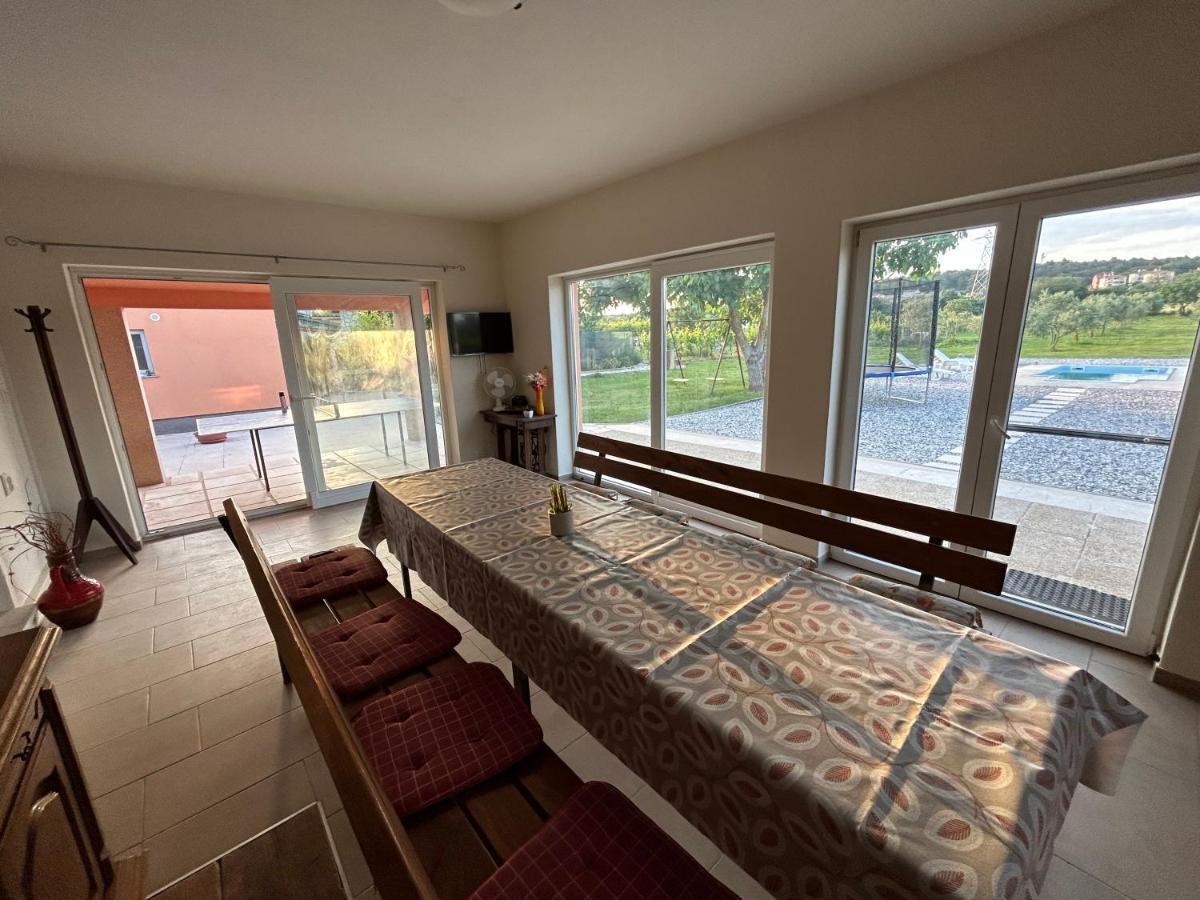 Hébergement de vacances Dora House With Wifi And Outdoor Swimming Pool