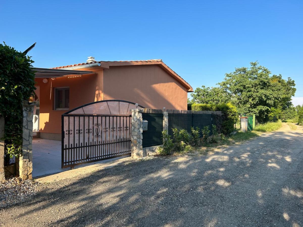 Vakantiehuis Dora House With Wifi And Outdoor Swimming Pool
