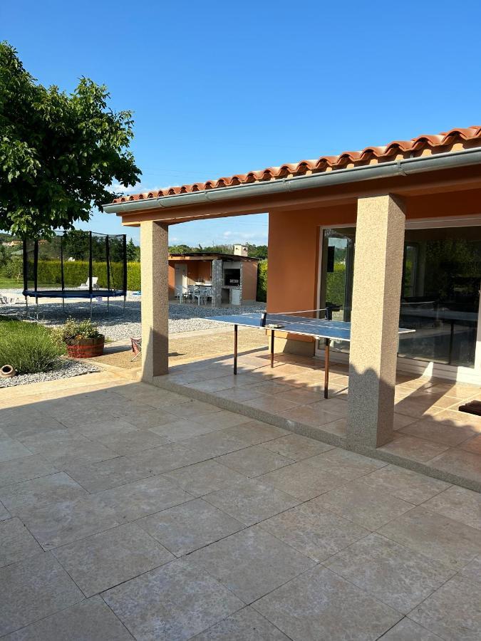 Dora House With Wifi And Outdoor Swimming Pool Hébergement de vacances *