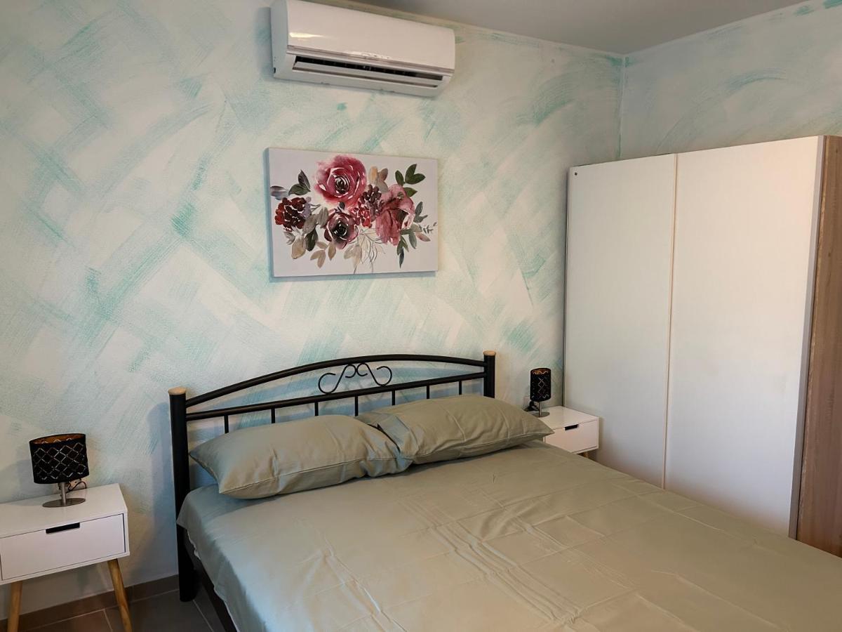 Dora House With Wifi And Outdoor Swimming Pool Pula